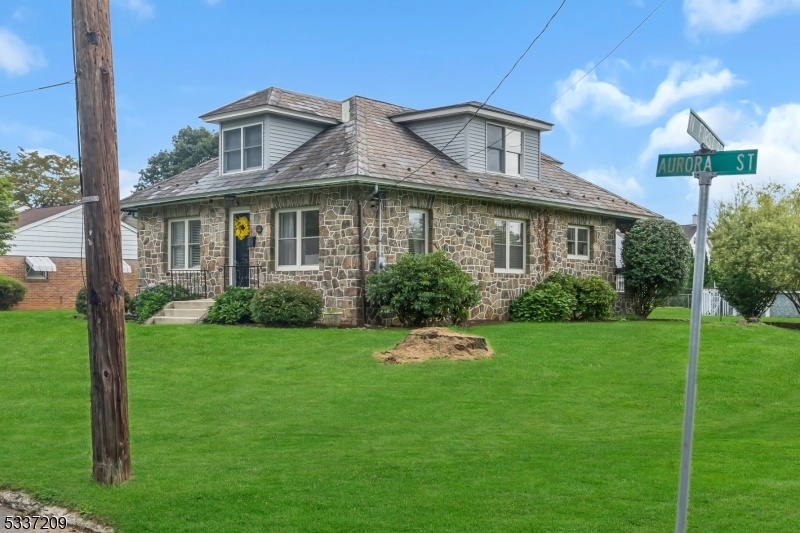 122 Aurora St