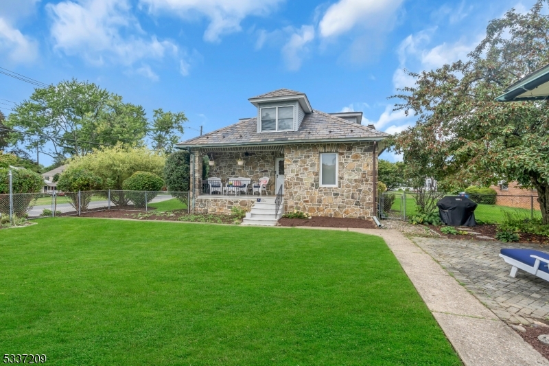 122 Aurora St