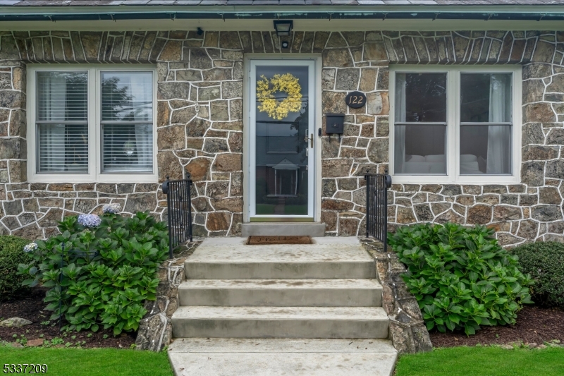 122 Aurora St