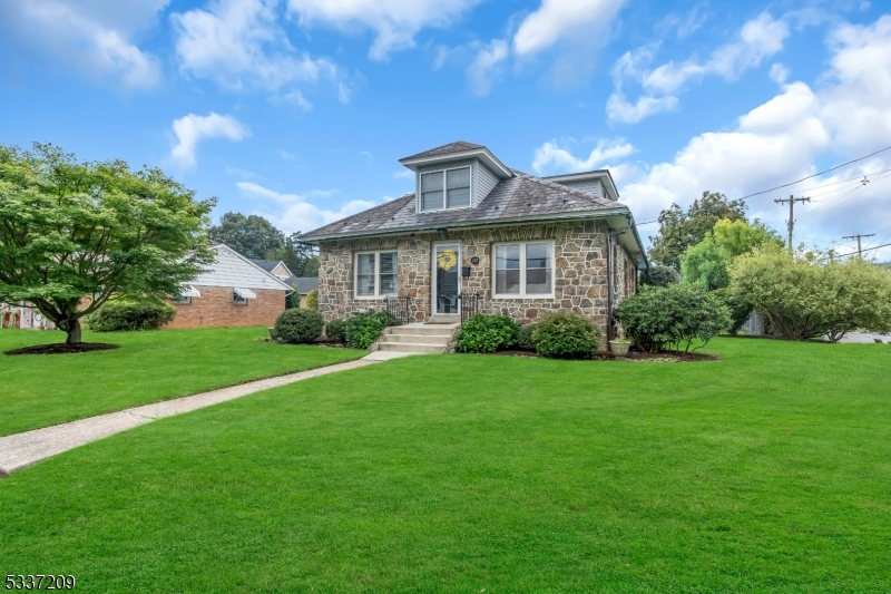 122 Aurora St