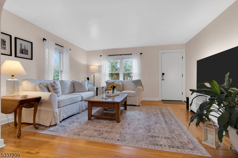 122 Aurora St