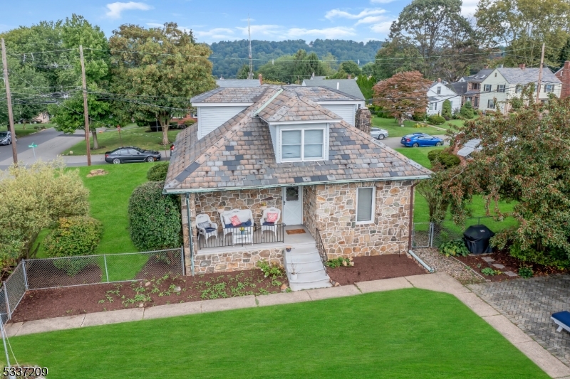 122 Aurora St