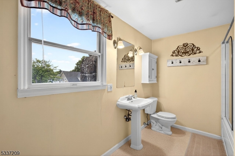 122 Aurora St