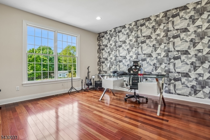 23 Balmoral Dr