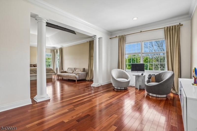 23 Balmoral Dr