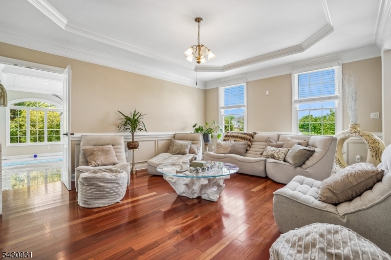 23 Balmoral Dr