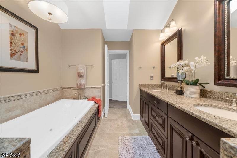 753 Vanessa Ln