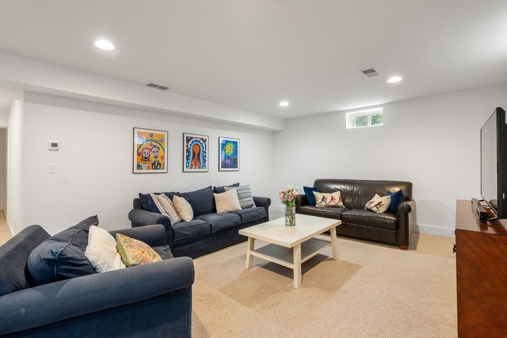 141 Gun Hill St