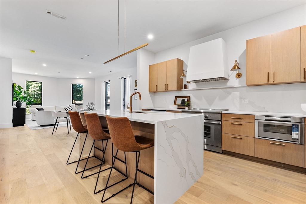 1114 Beacon St. # 206