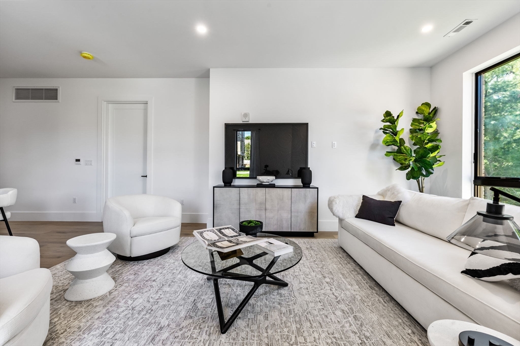 1114 Beacon St. # 206