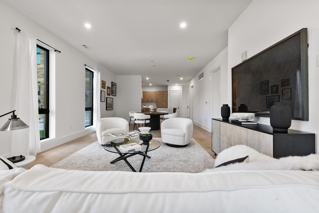 1114 Beacon St. # 206