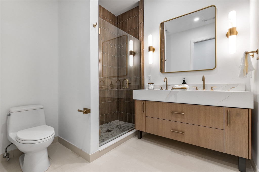 1114 Beacon St. # 206