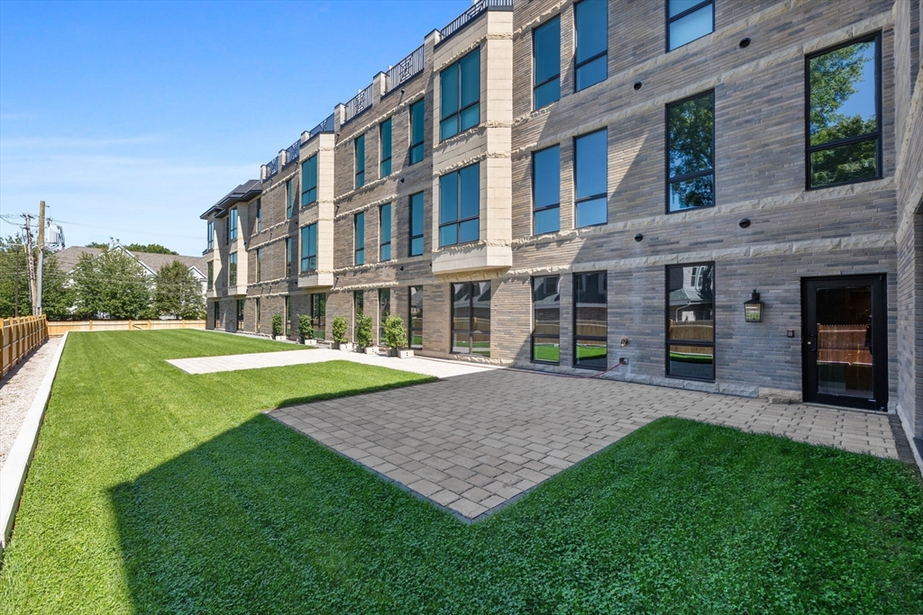 1114 Beacon St. # 206