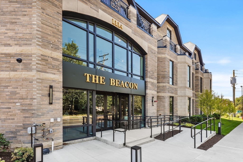 1114 Beacon St. # 206