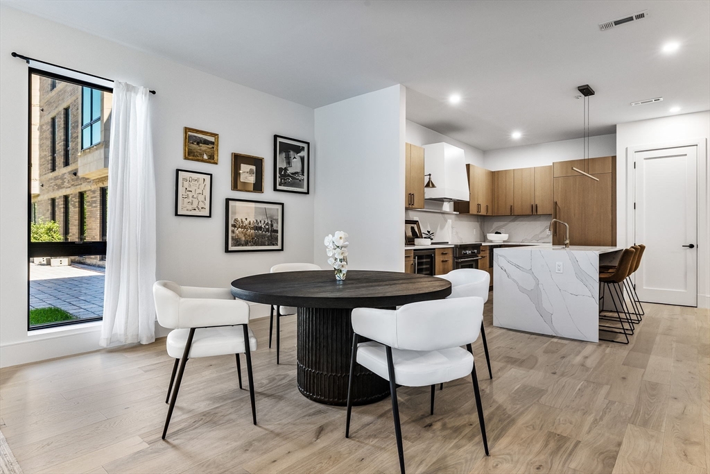 1114 Beacon St. # 206