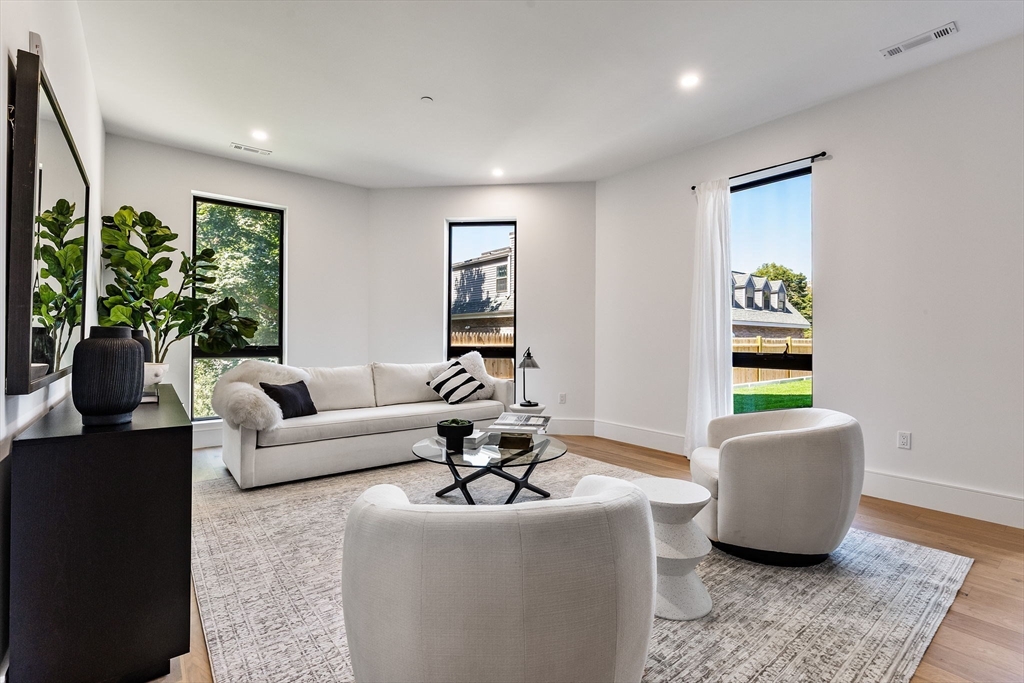 1114 Beacon St. # 206