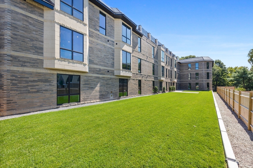 1114 Beacon St. # 206