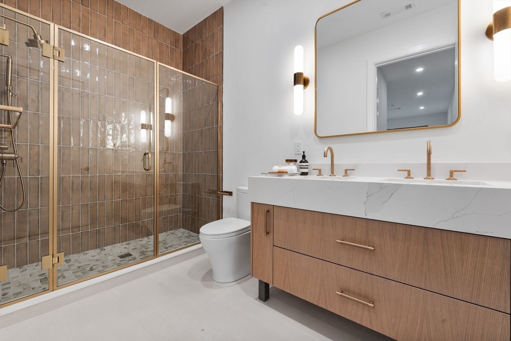 1114 Beacon St. # 206