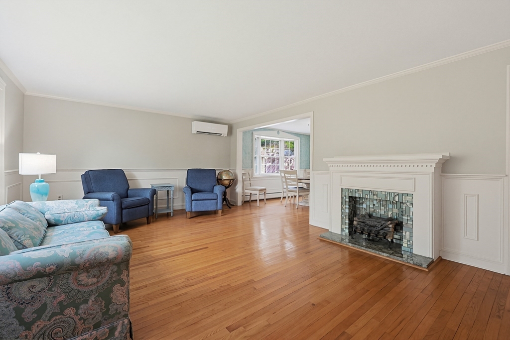 1044 East St