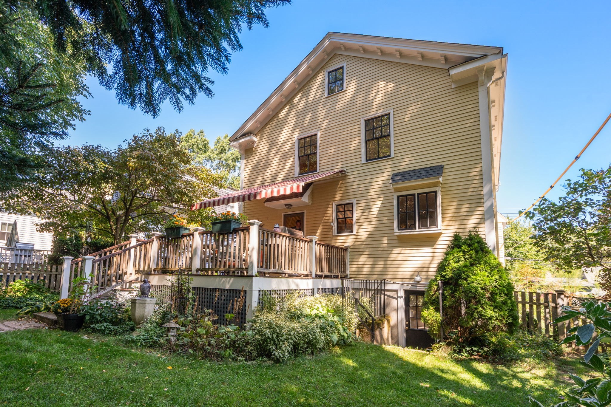 75 Seaverns Ave