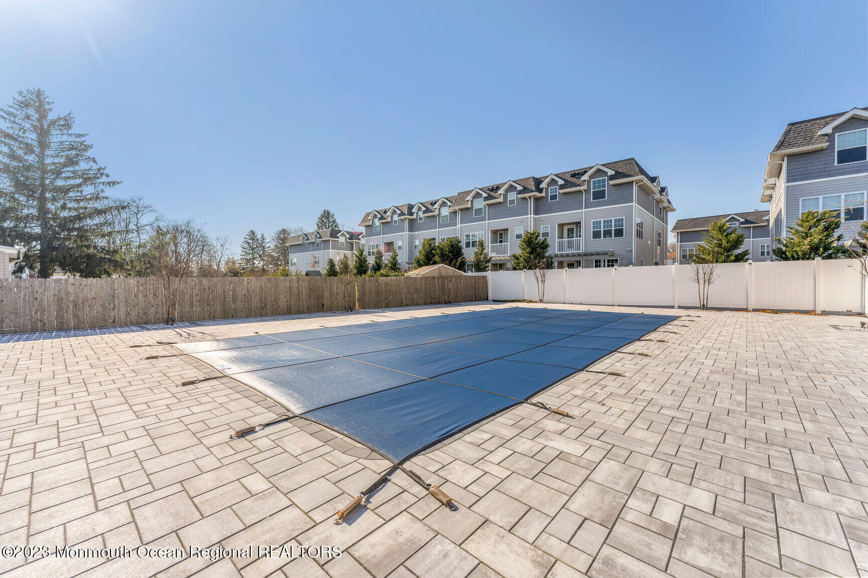 7 Elmwood Avenue, WINTER