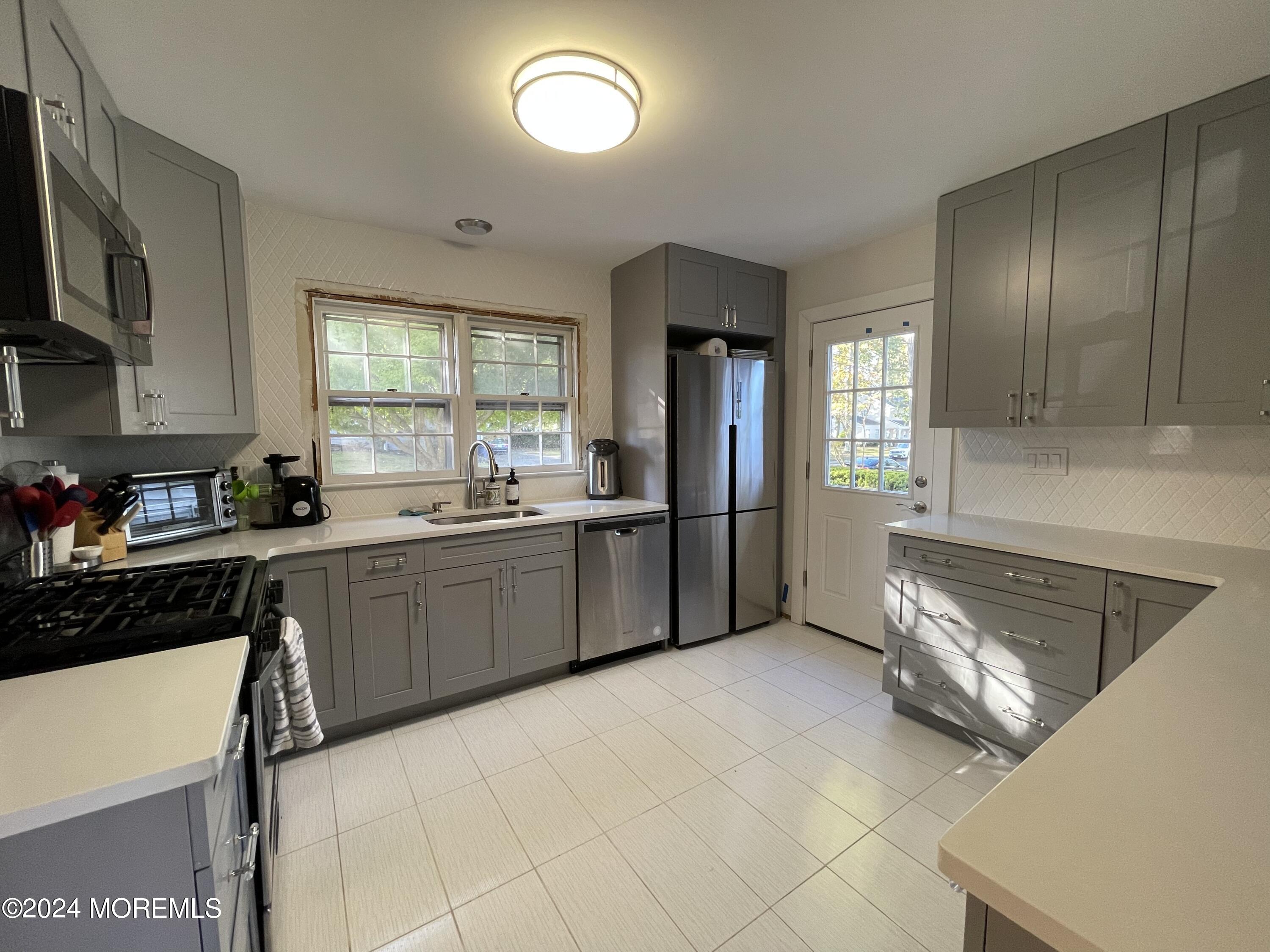 19 Roslyn Drive, SUMMER