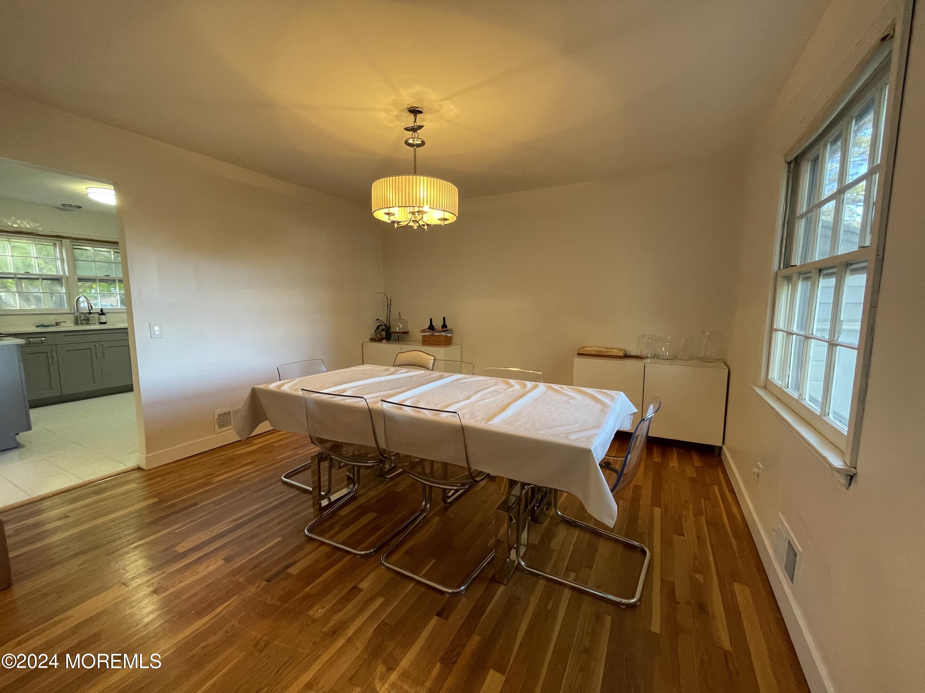 19 Roslyn Drive, SUMMER