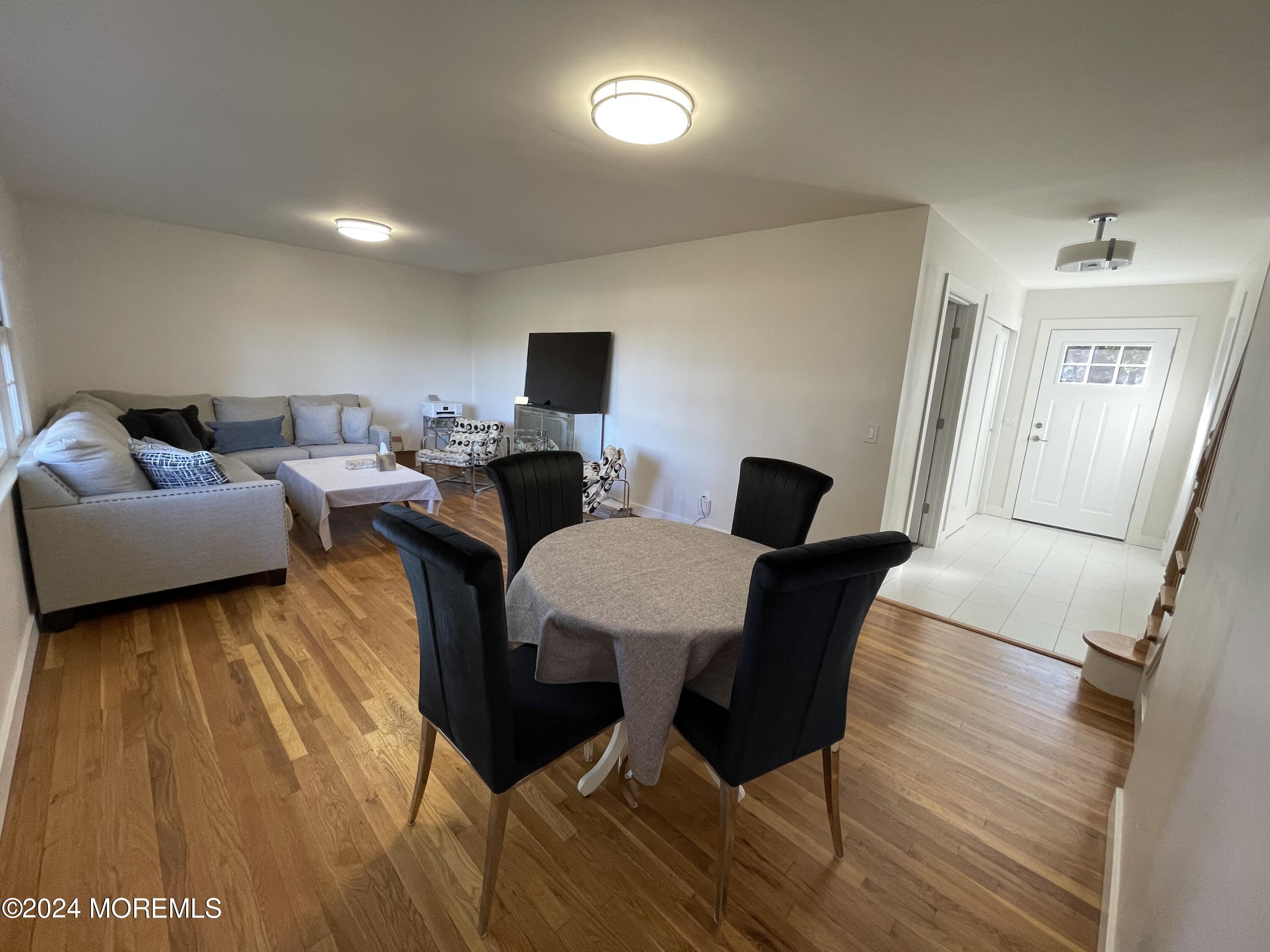 19 Roslyn Drive, SUMMER