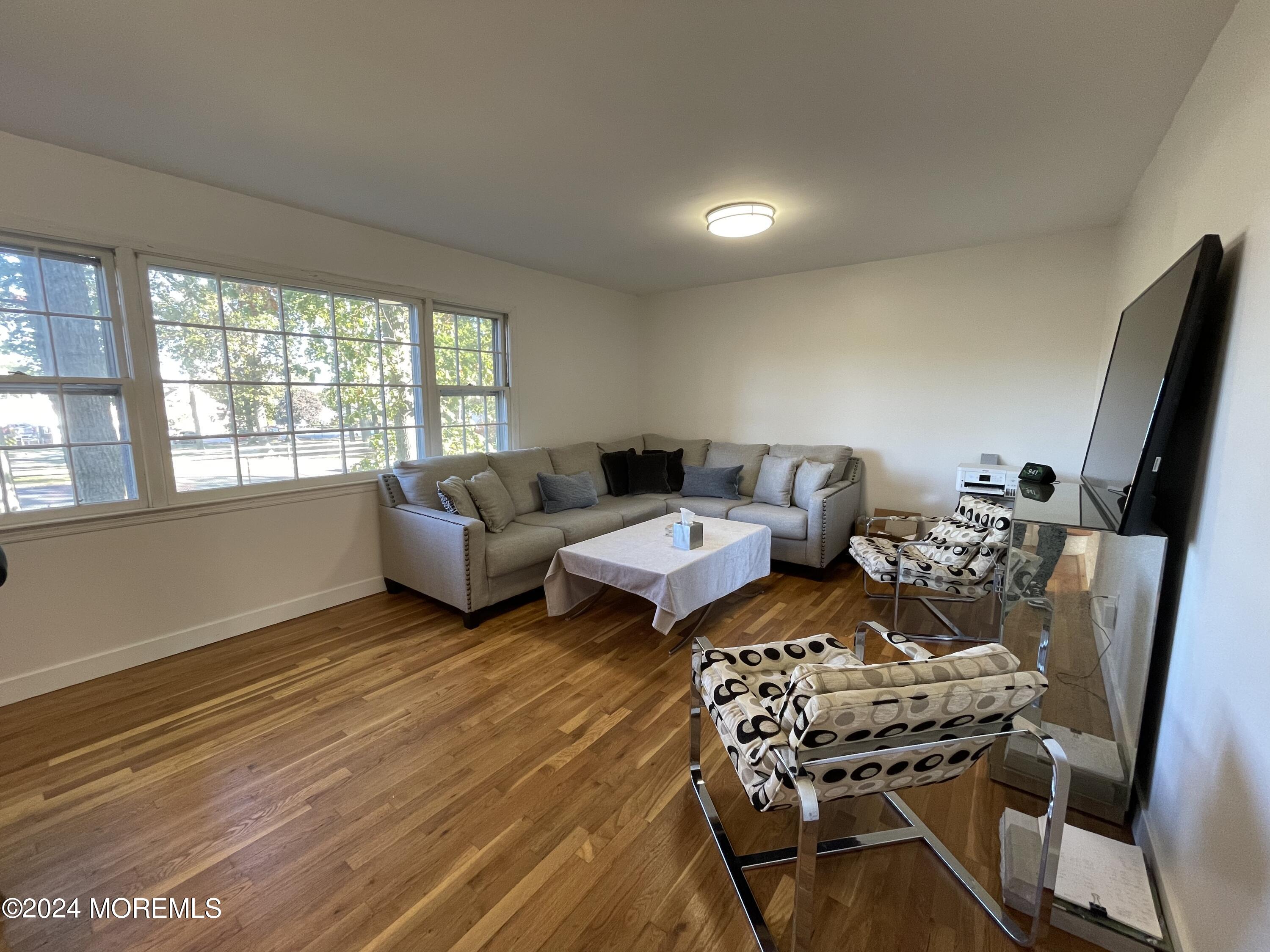 19 Roslyn Drive, SUMMER