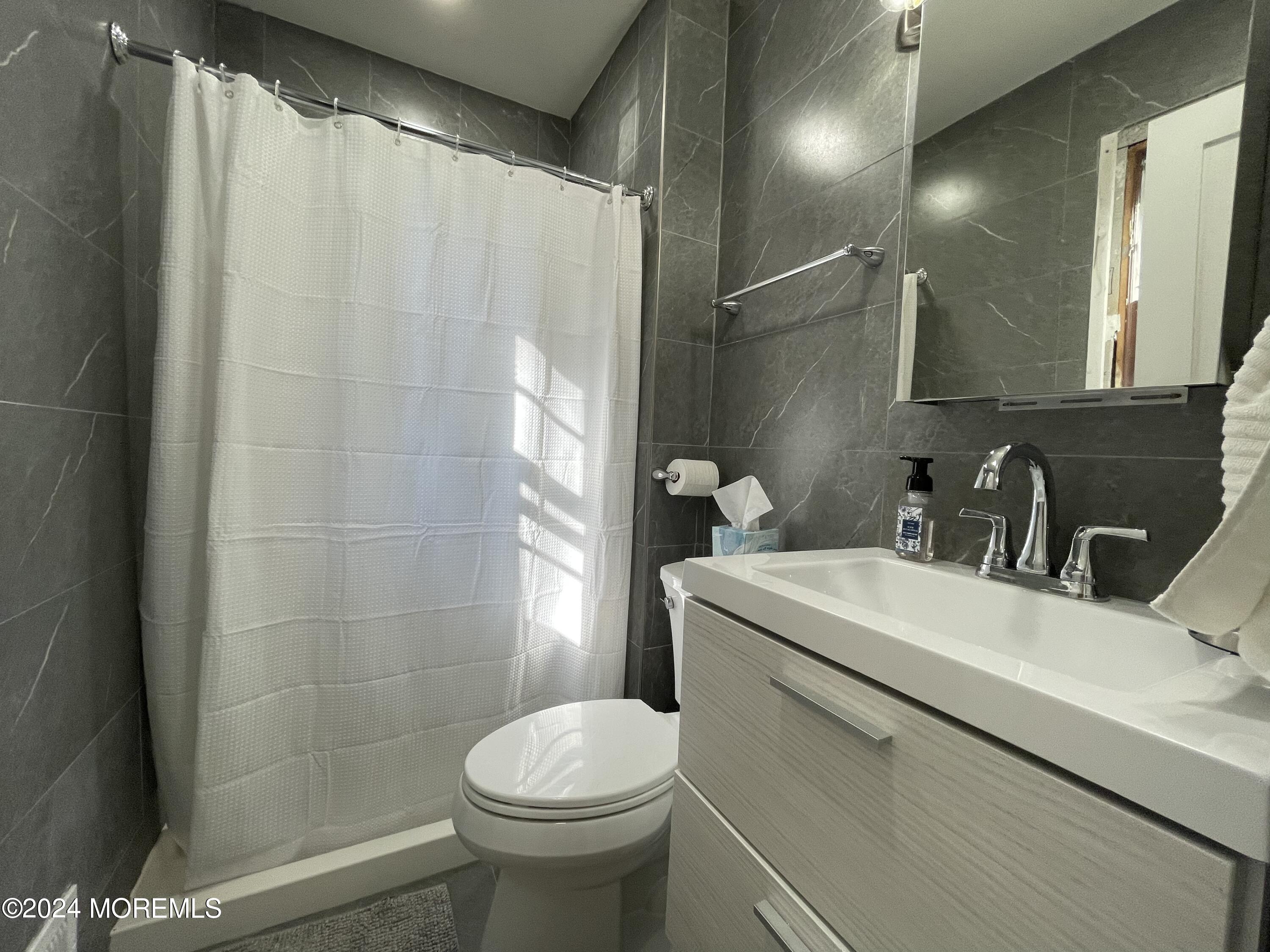 19 Roslyn Drive, SUMMER