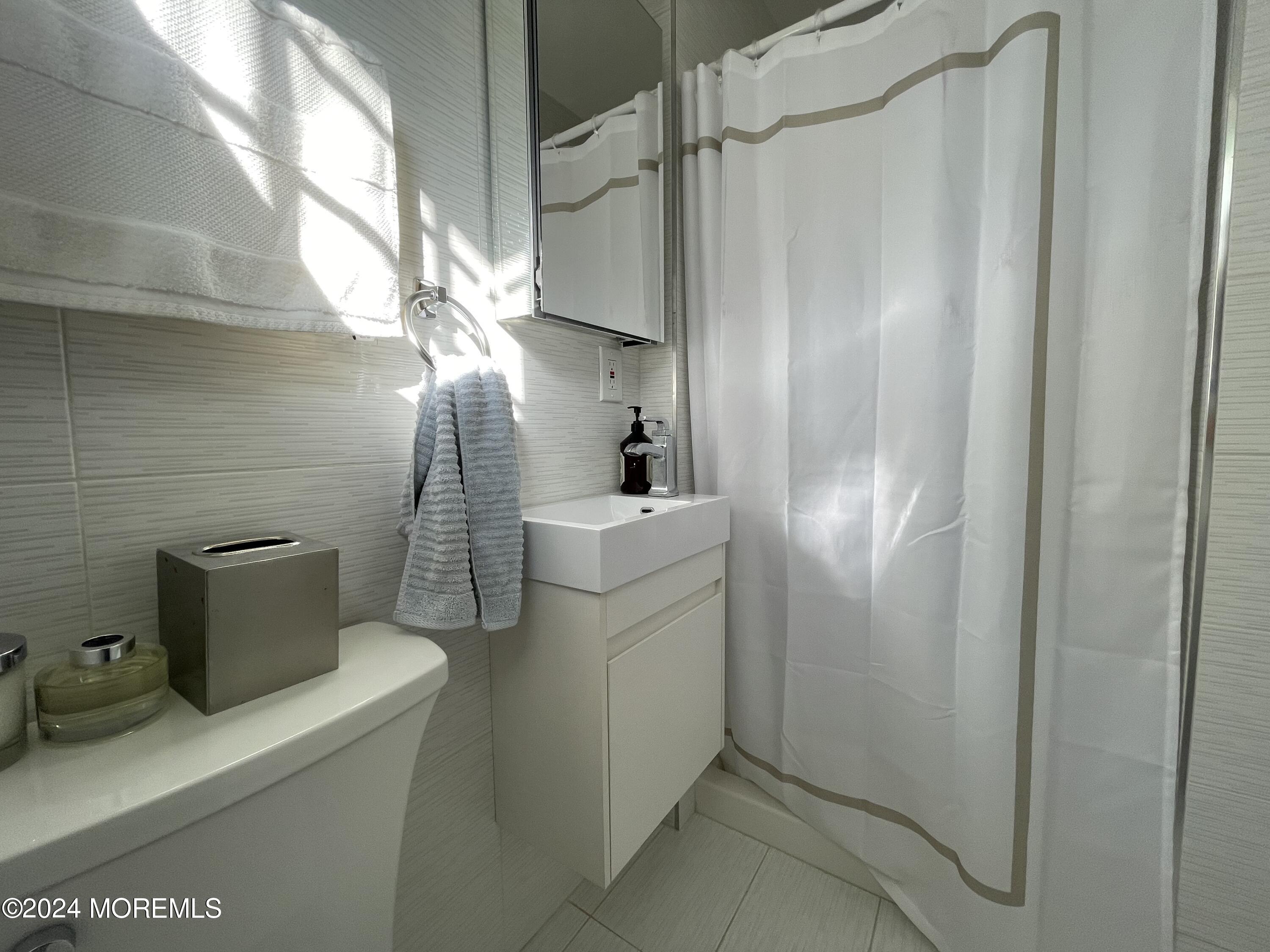 19 Roslyn Drive, SUMMER