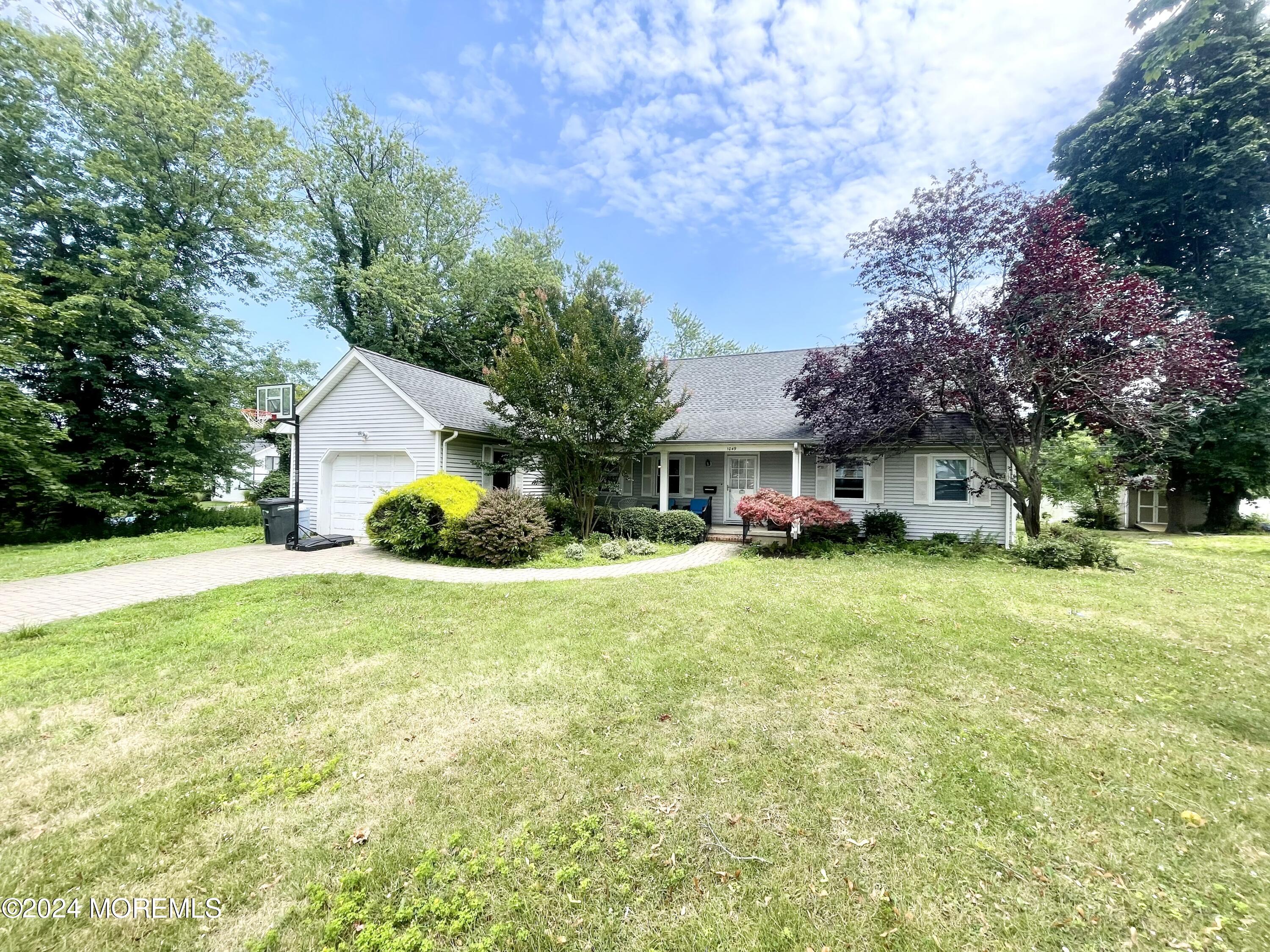 1049 Stratton Place