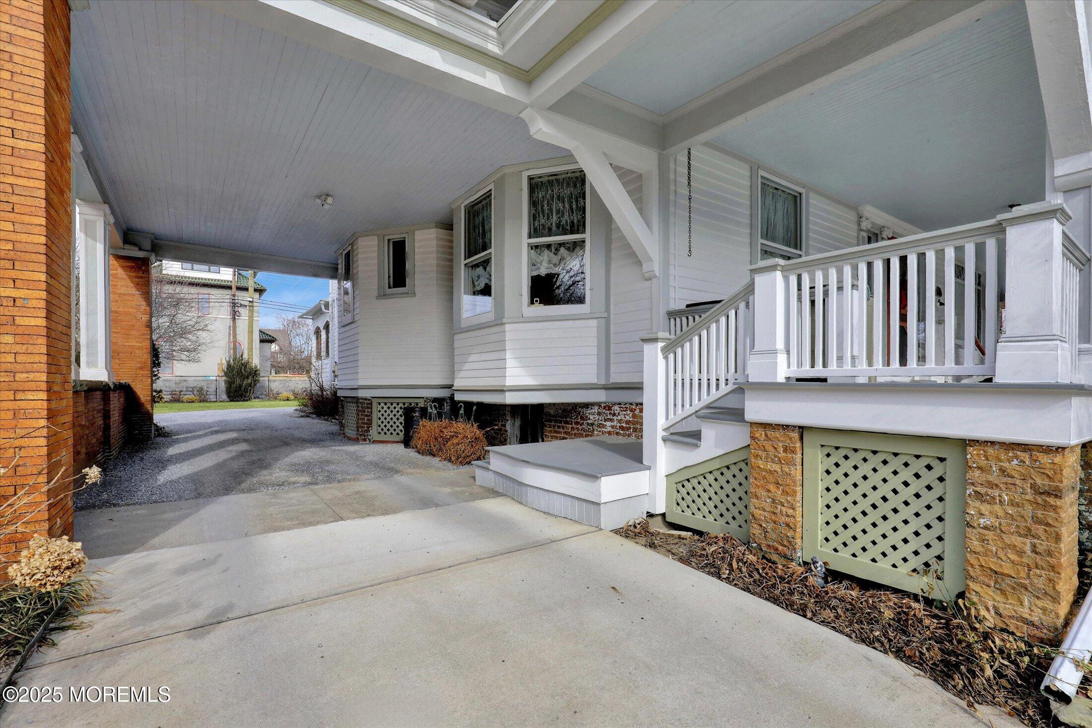211 Cedar Avenue