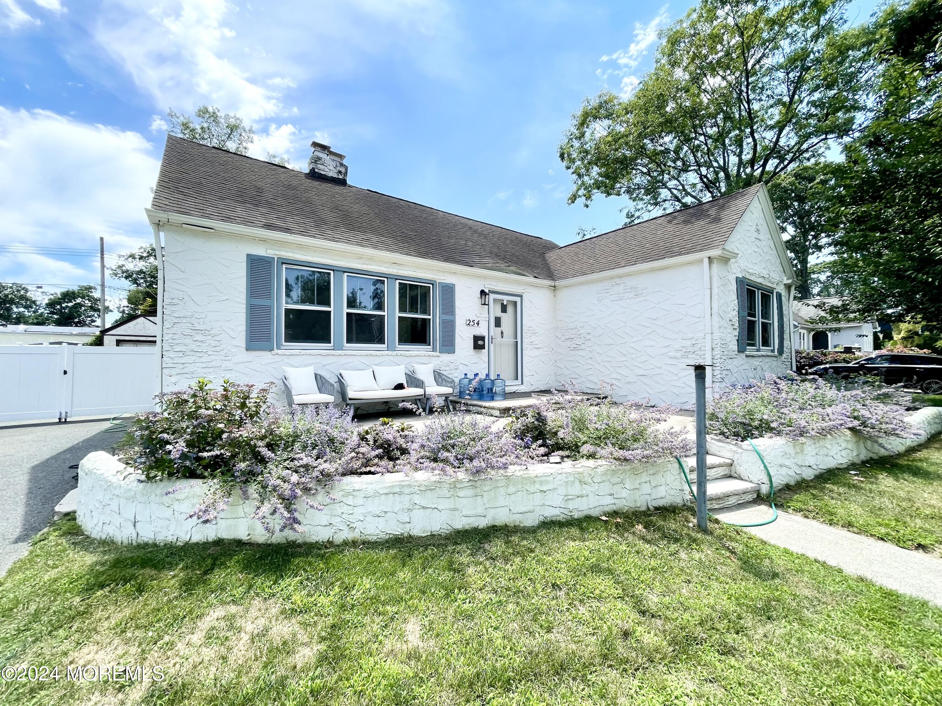 254 Lawrence Avenue
