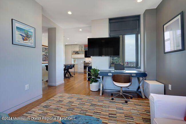 601 Bangs Avenue, 707