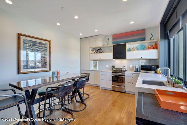 601 Bangs Avenue, 707