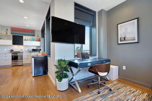 601 Bangs Avenue, 707