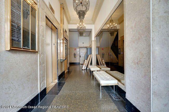 601 Bangs Avenue, 707