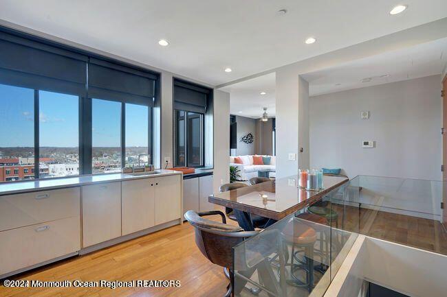 601 Bangs Avenue, 707