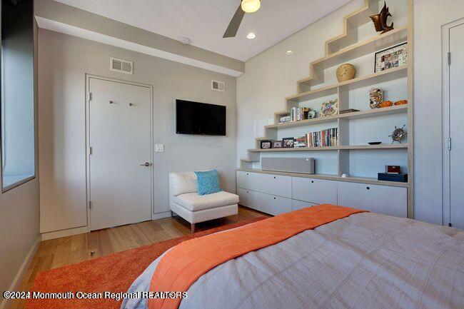 601 Bangs Avenue, 707