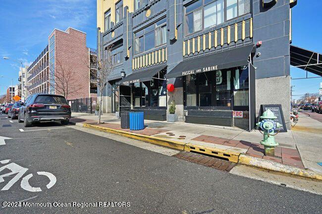 601 Bangs Avenue, 707