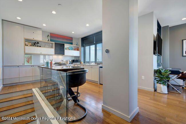 601 Bangs Avenue, 707