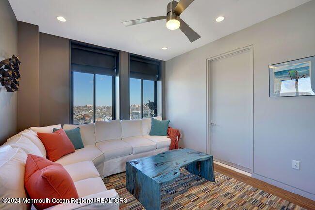 601 Bangs Avenue, 707