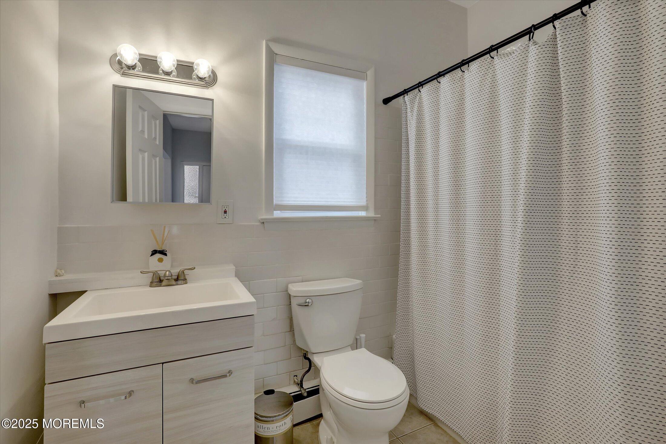 210 Larchwood Avenue