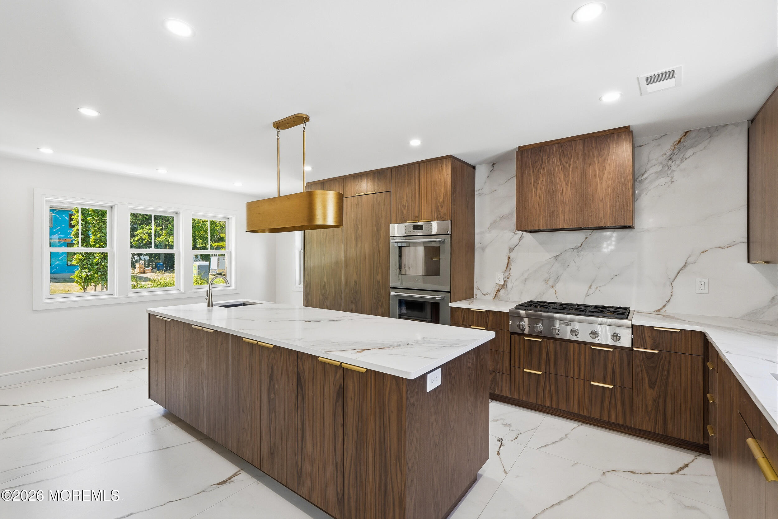 19 Roslyn Drive
