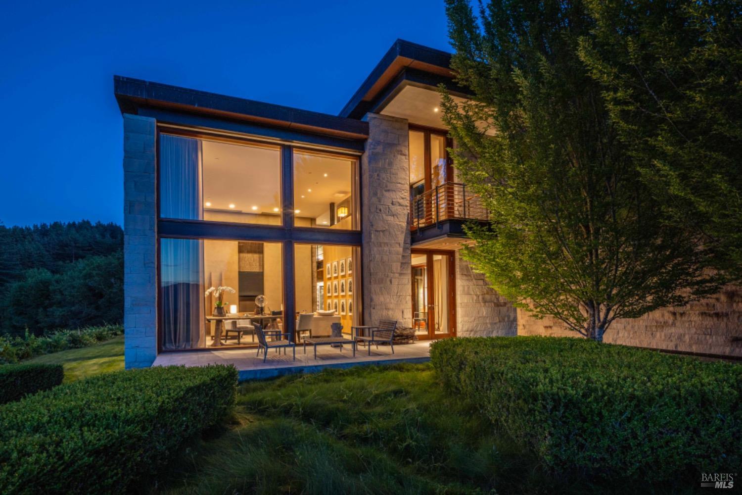 7596 Sonoma Mountain Rd