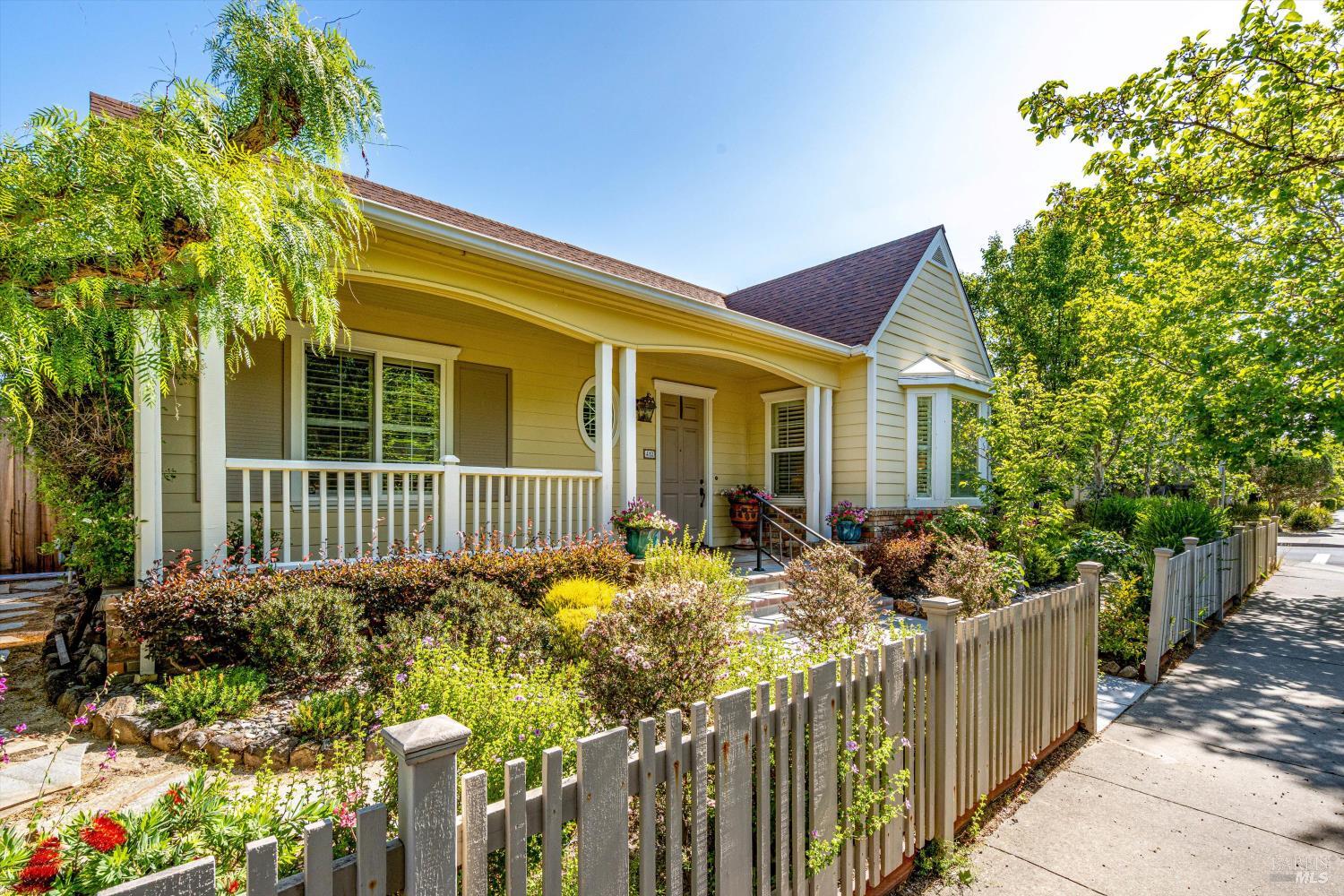 412 Saunders Dr