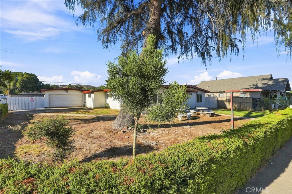 2065 W Orange Grove