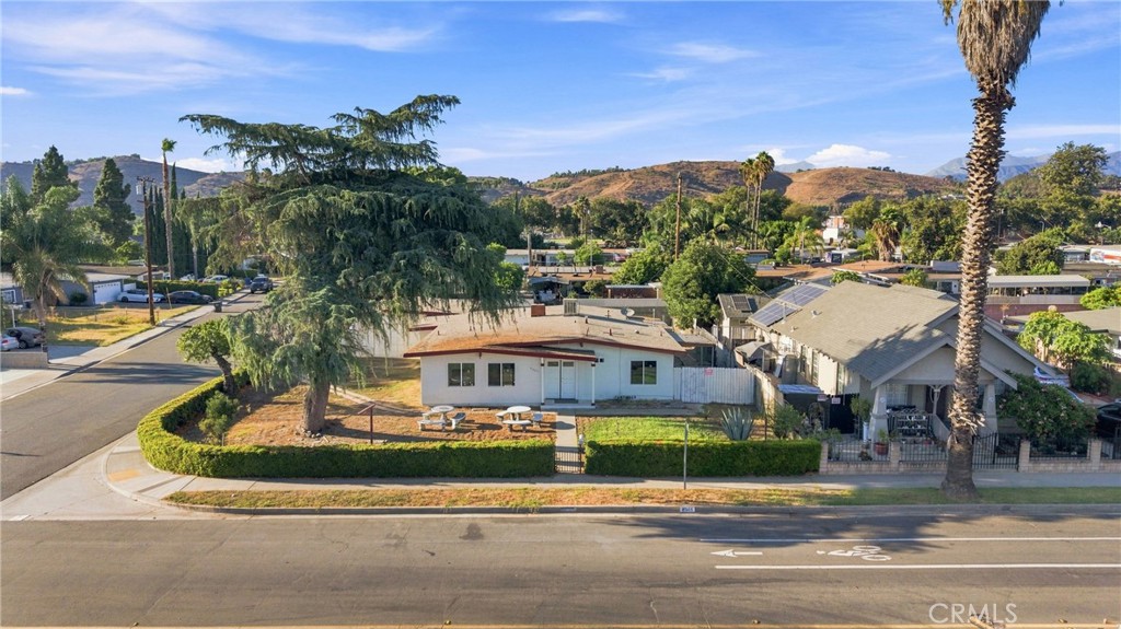 2065 W Orange Grove