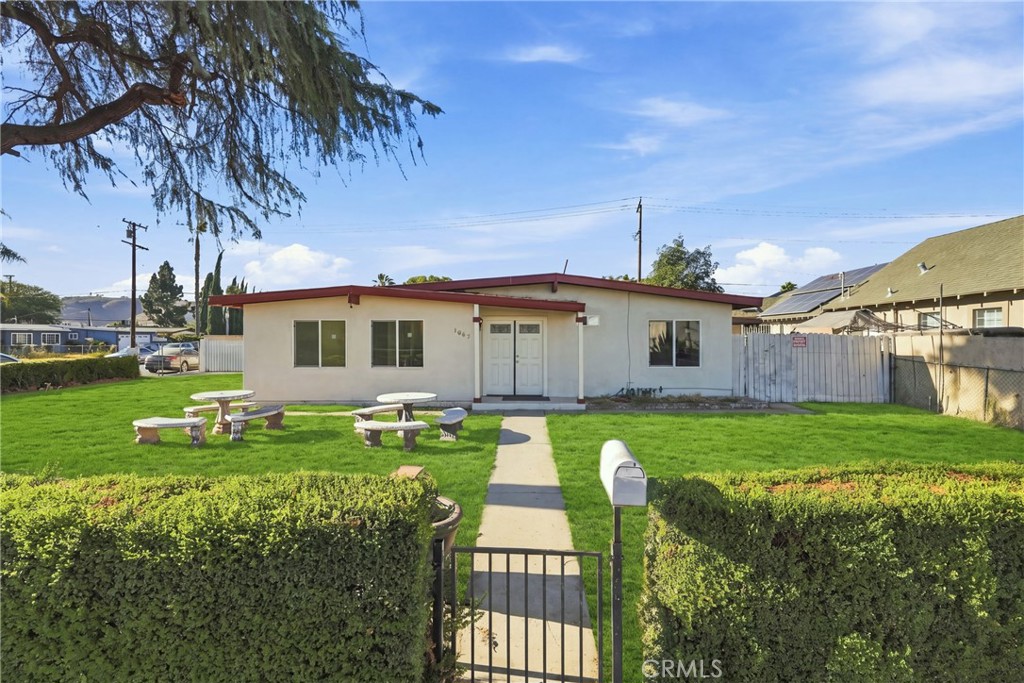 2065 W Orange Grove